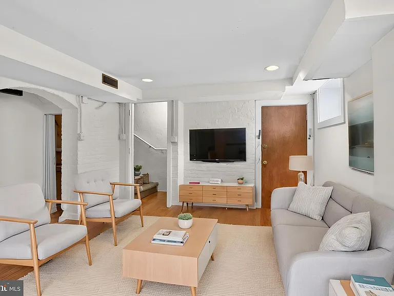 3512 Lancaster Ave #1W — Photo 1