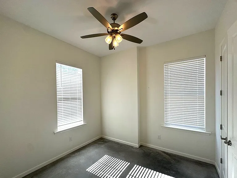Overton Square Flat Now Available for lease @ 78 N. Rembert! — Photo 11