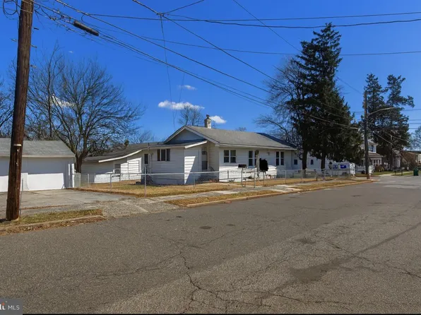 1001 Sunset St, Trainer, PA 19061