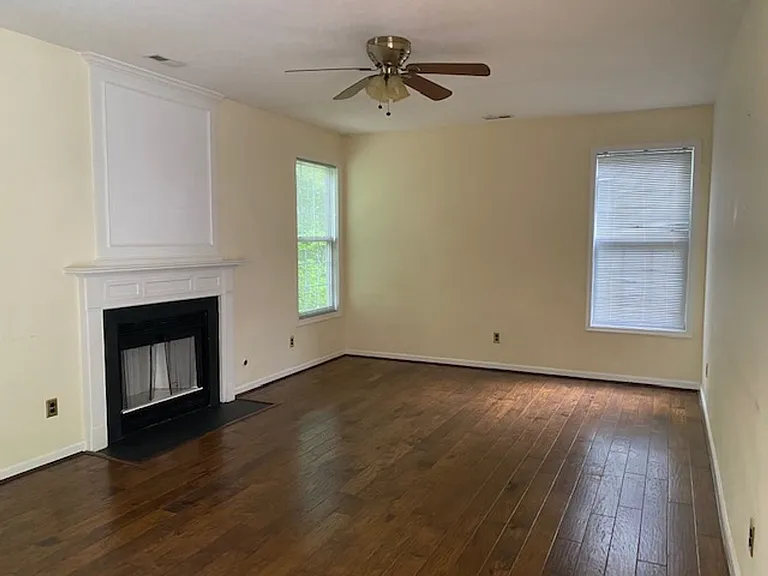 6108 Shrewsbury Sq — Photo 4