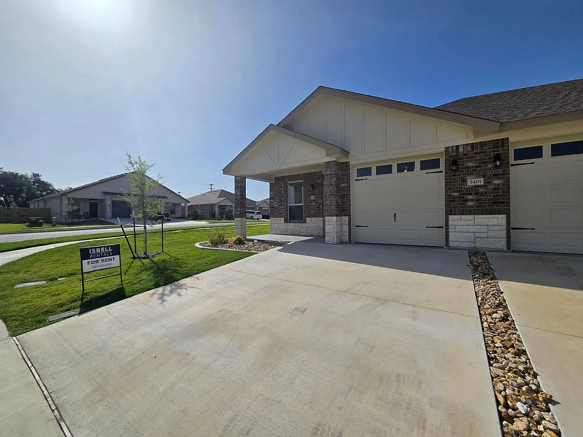 Building Photo - 5401 Rose Garden Loop #A/B