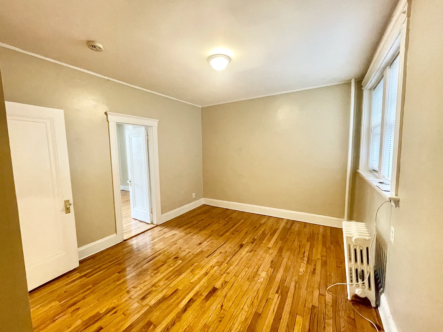 3 bed, 1.0 bath, 99999 sqft, $3,500 — Photo 2