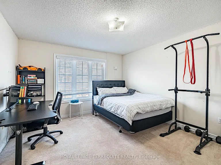 3926 Candlelight Dr — Photo 46