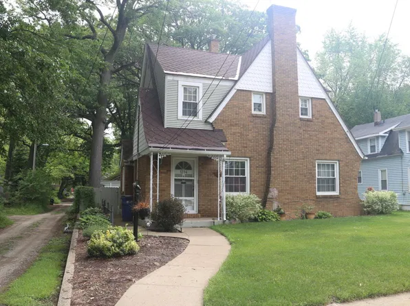 1214 Benjamin Ave SE, Grand Rapids, MI 49506