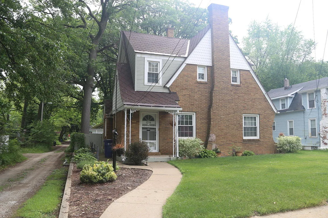 1214 Benjamin Ave SE photo 1