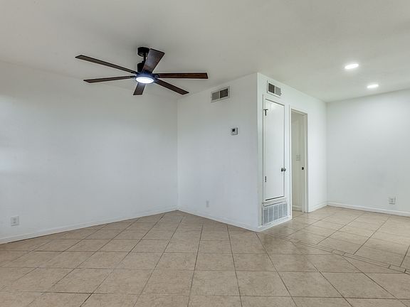 4th image of 10569 Starcrest Dr #10575