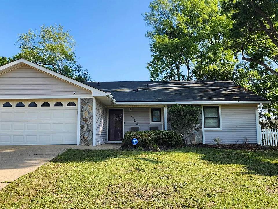 214 Hickory Gln