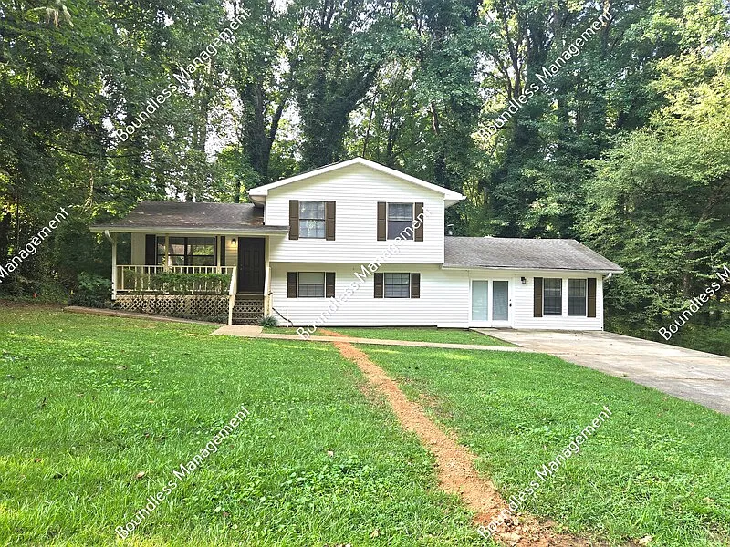 3 bed, 2.0 bath, 2500 sqft, $1,795 — Photo 1