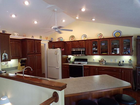 2nd image of 200 Lakewood Dr