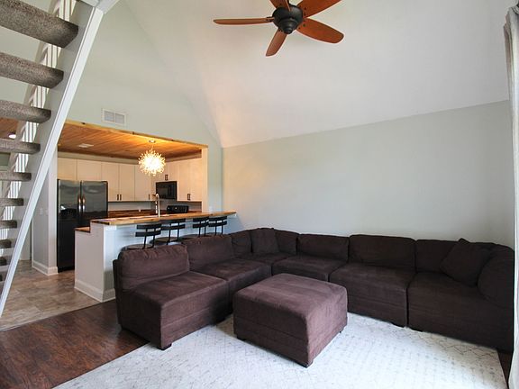 4th image of 1330L Hunters Rd #3e3dc26e3