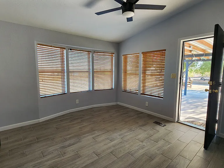 9647 S 30th Dr — Photo 10