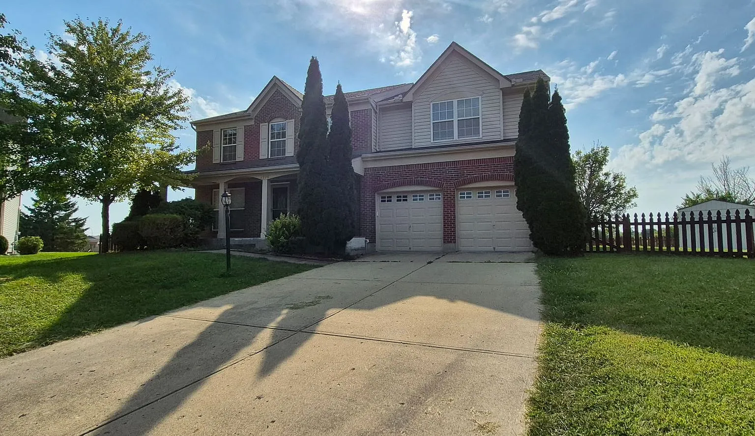 Beautiful 5-Bedroom Home In Beavercreek! — Photo 1