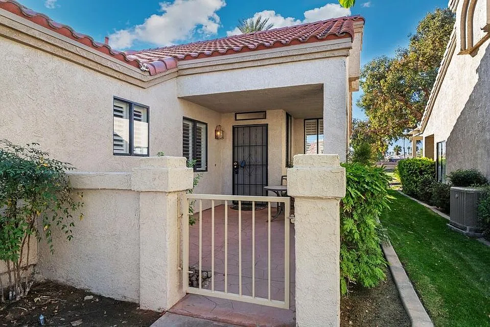 2 bed, 1360 sqft, $2,500 — Photo 4
