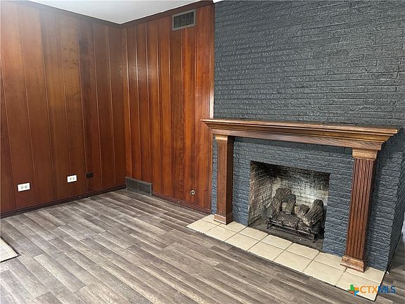 5th image of 903 Avenue F