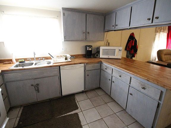 3rd image of 18704 Benicia St