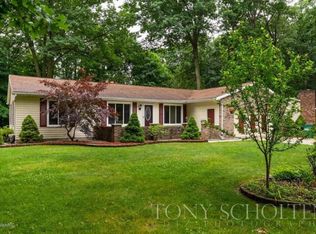 4108 Cambridge Dr, Hudsonville, MI 49426
