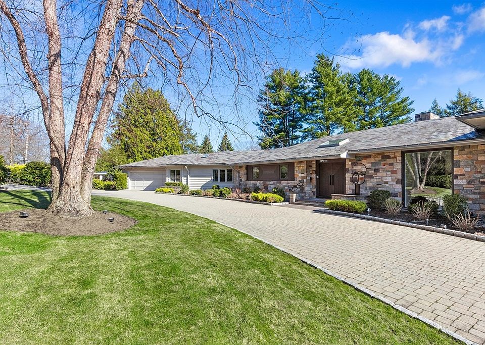 1st image of 9 Singletree Rd