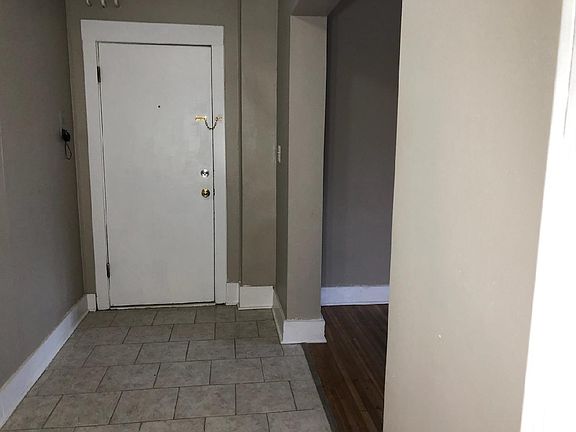 3rd image of 606 S 32nd Ave #1