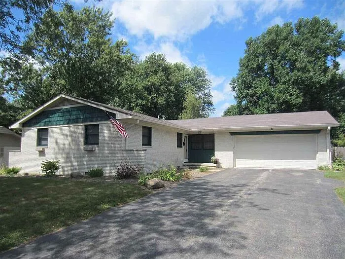 224 Holiday Ln photo 1