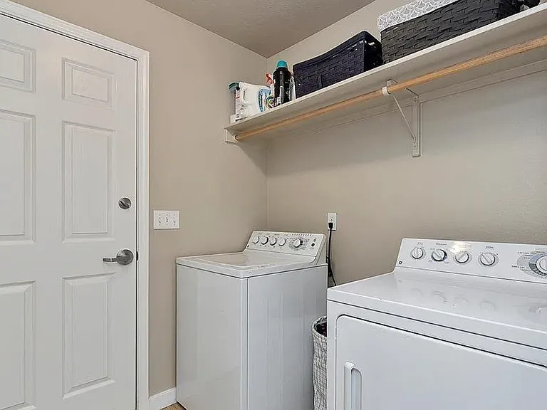 765 SW Portal — Photo 5