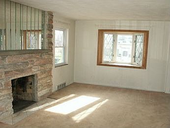 3rd image of 1647 Newton Ave