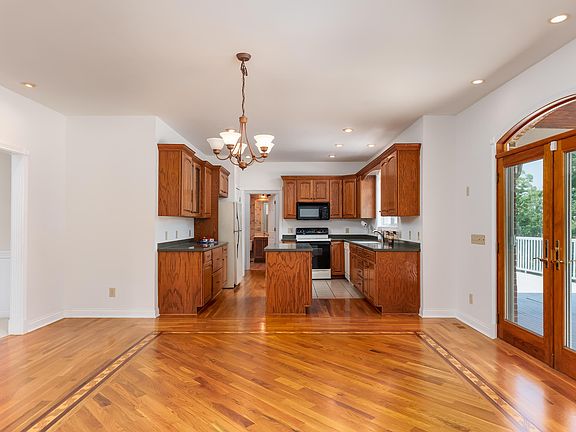 3809RaymondeLn_MLS-11