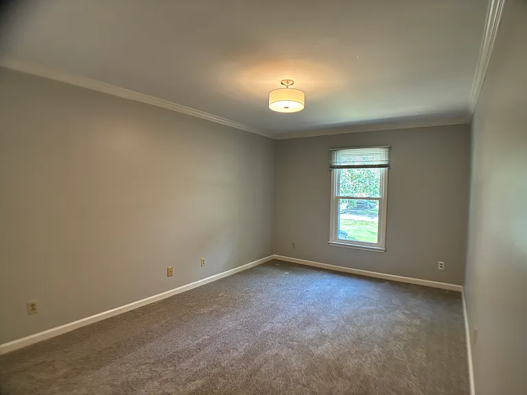 1121 Clifton Ln — Photo 9