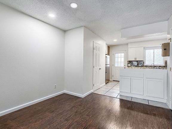 5th image of 4177 Charleston Dr