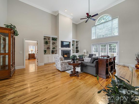 4th image of 263 Hemmingway Ln