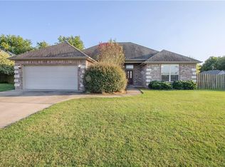 3255 W Thornebrook St, Fayetteville, AR 72704