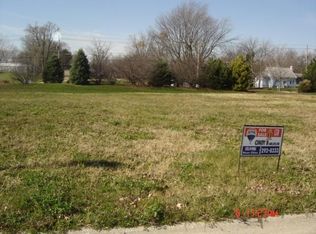 28 Madison Cir, Davenport, IA 52806