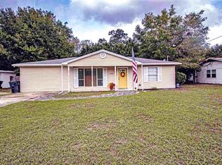 6452 Cedar St, Milton, FL 32570