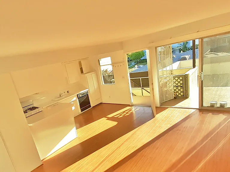 1514 Penmar Ave #C — Photo 2