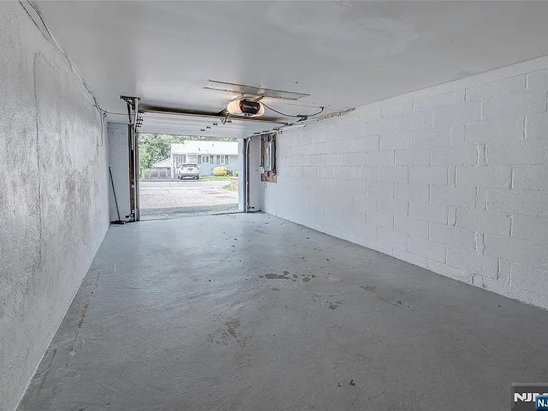 33 Fournier Cres — Photo 20