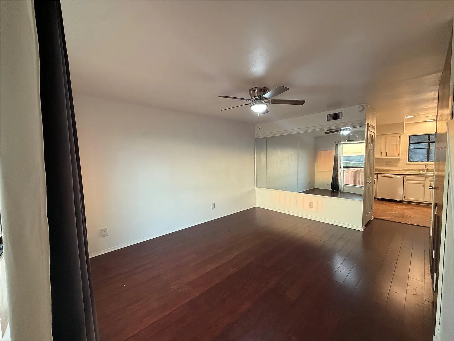 2 bed, 1.5 bath, 896 sqft, $1,250 — Photo 4