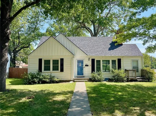 5845 Marty St, Overland Park, KS 66202