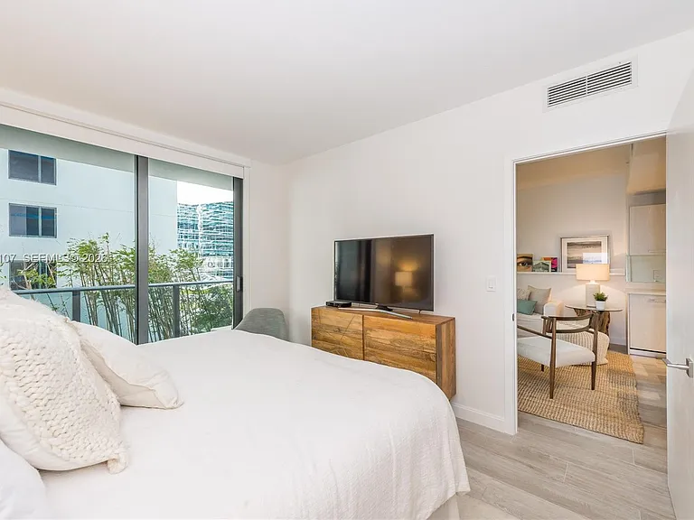 55 SW 9th St #1010 — Photo 9