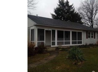 10 Longwood Dr, Stratford, NJ 08084