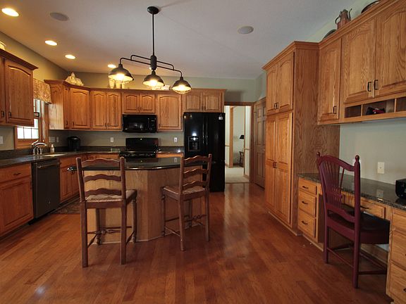 4th image of 3926 Briarwood Dr