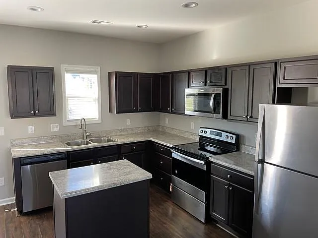 229 Gretzky Pkwy — Photo 2