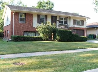 207 Tower Ln, Elk Grove Village, IL 60007