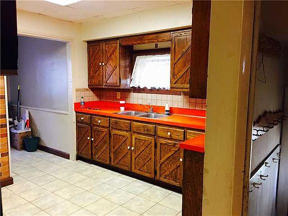 4th image of 211 E Fairmont Ave