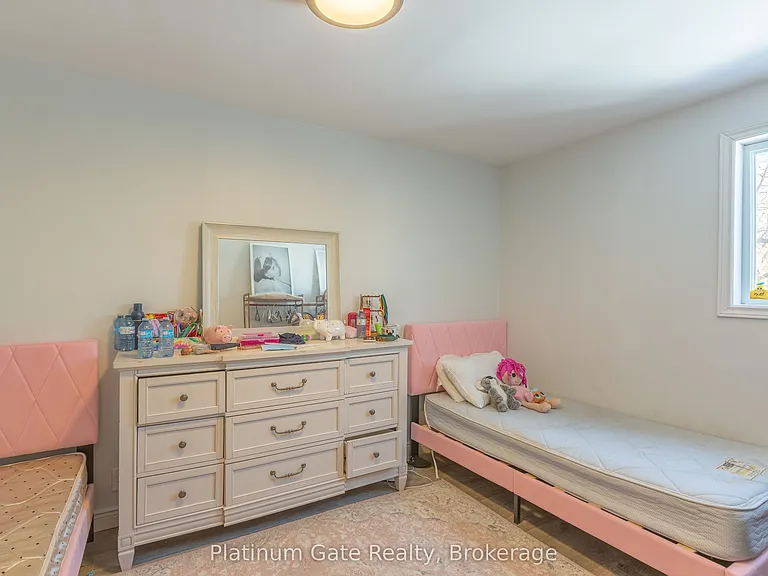 1040 Gladstone Ave — Photo 11
