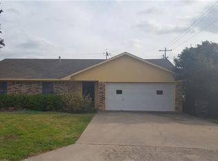 100 Stephen Dr, Sanger, TX 76266