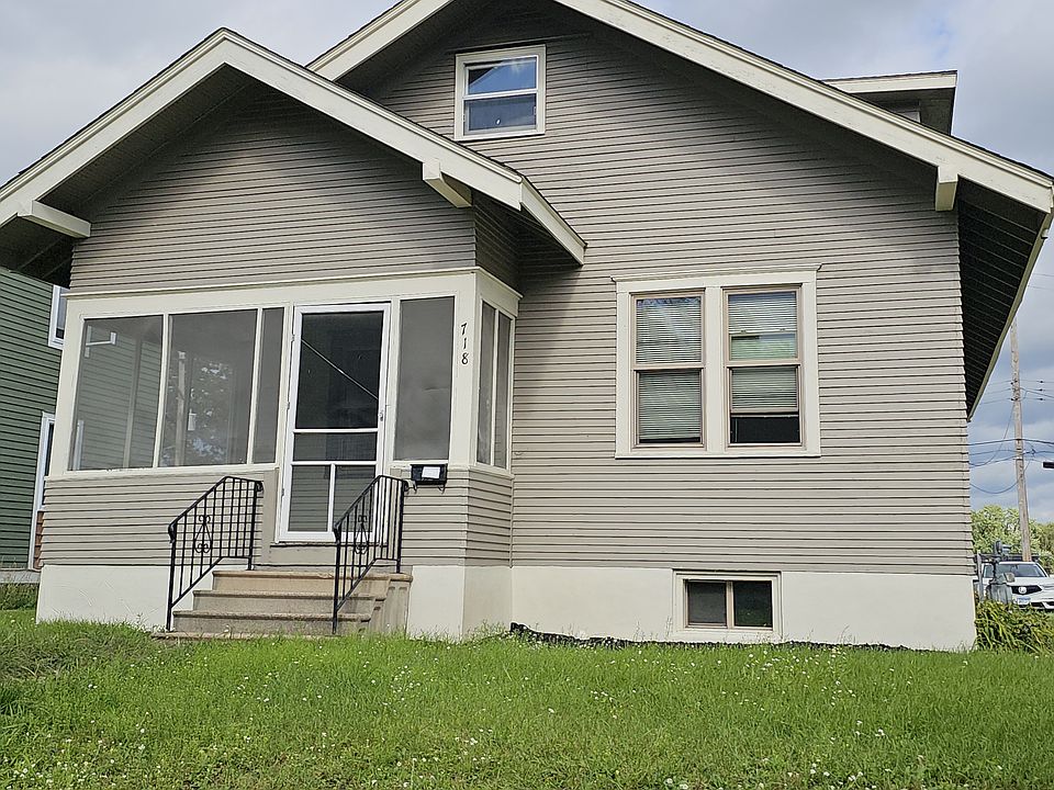 1st image of 718 12th Ave S