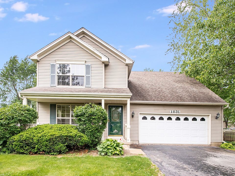 Great 3 bed/2-1/2 bath home in Lake Holiday!