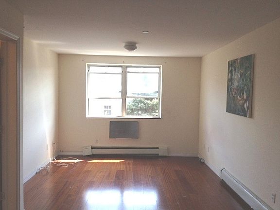 2nd image of 3037 30th St APT 4F