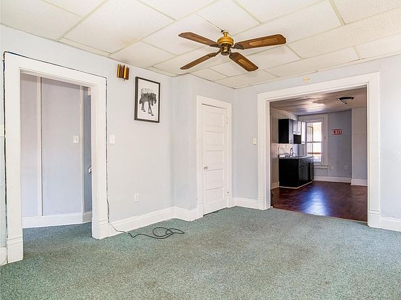 2nd image of 418 11th St APT 4