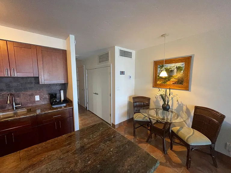 475 Front St — Photo 3