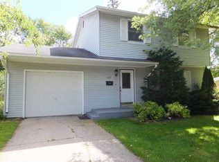 4527 Harrison St, Davenport, IA 52806